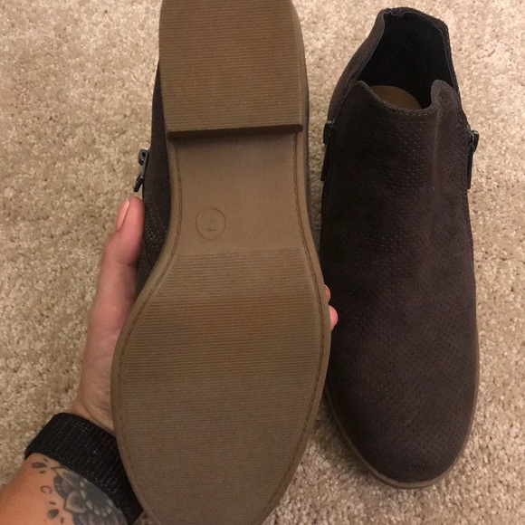 Universal Threads booties - Picture 3 of 3